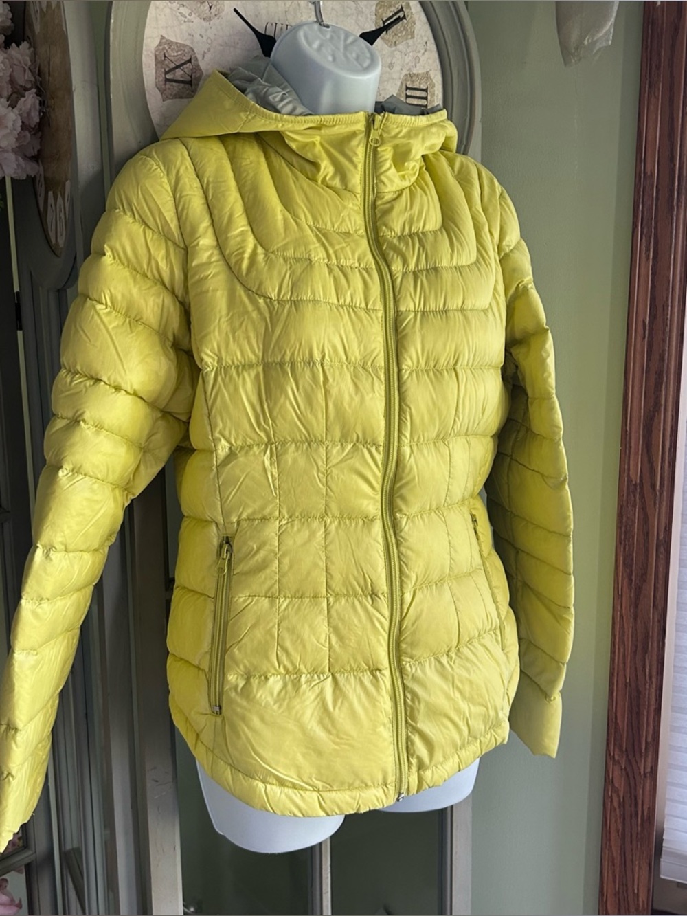 BERNARDO Hooded Down Jacket Bright Yellow/Gray Lining Light Packable Size L